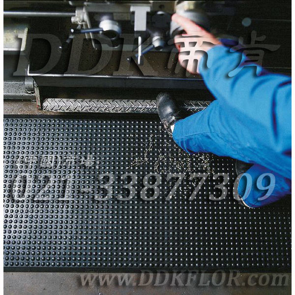 如何杜絕車間機(jī)器下面地上油污？機(jī)床地面油污來源分析及其對(duì)策簡(jiǎn)述。