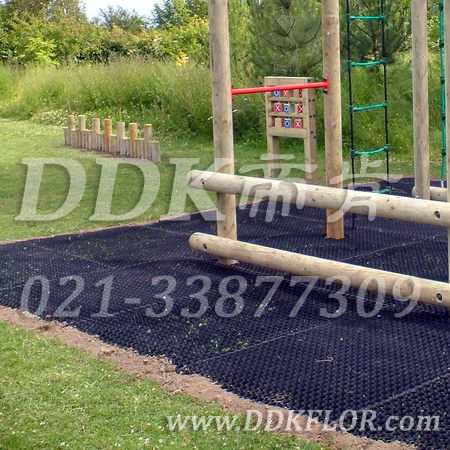 登梯游戲區_草坪地面防護安全_黑色樣板圖片,帝肯(DDK)_400_222效果圖 登梯游戲區_草坪地面防護安全_黑色樣板圖片,帝肯(DDK)_400_222效果圖,草坪保護墊