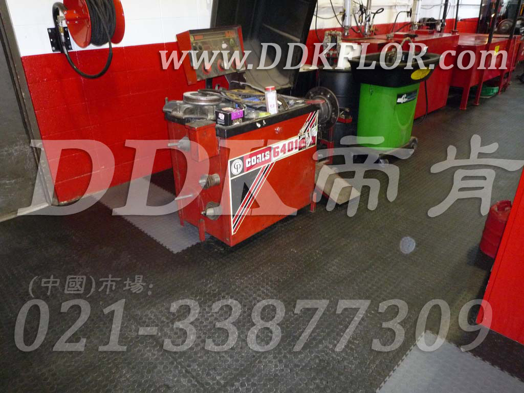 深灰滿鋪_檢修車間地面地板鋪設材料樣板圖片,帝肯(DDK)_2000_9979(工業(yè)廠房車間地面材料)效果圖,維修車間地板,安全通道用地板,工業(yè)pvc地板,pvc工業(yè)地板,工業(yè)地板磚,工業(yè)地板,工業(yè)地板膠,工業(yè)地膠,工業(yè)塑膠地板,工業(yè)橡膠地板,工業(yè)防滑墊,pvc承重地板,耐重壓地板,工廠車間地膠,工廠車間地板革,車間pvc地板,車間塑膠地板,車間用地板膠,車間地板磚,車間地板,車間防砸地板,車間地膠墊,車間地面膠皮,倉庫防潮地膠,倉庫地板,防潮地板,防潮板,塑料拼裝地板,塑料拼接地板,塑料橡膠地毯,塑料地板