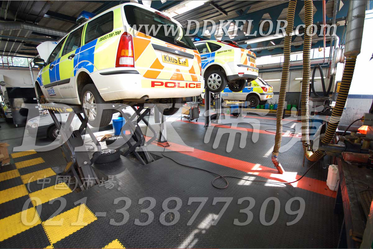 什么是汽車維修車間內(nèi)的“三不落地”原則？實(shí)行“三不落地”的措施有何優(yōu)點(diǎn)？