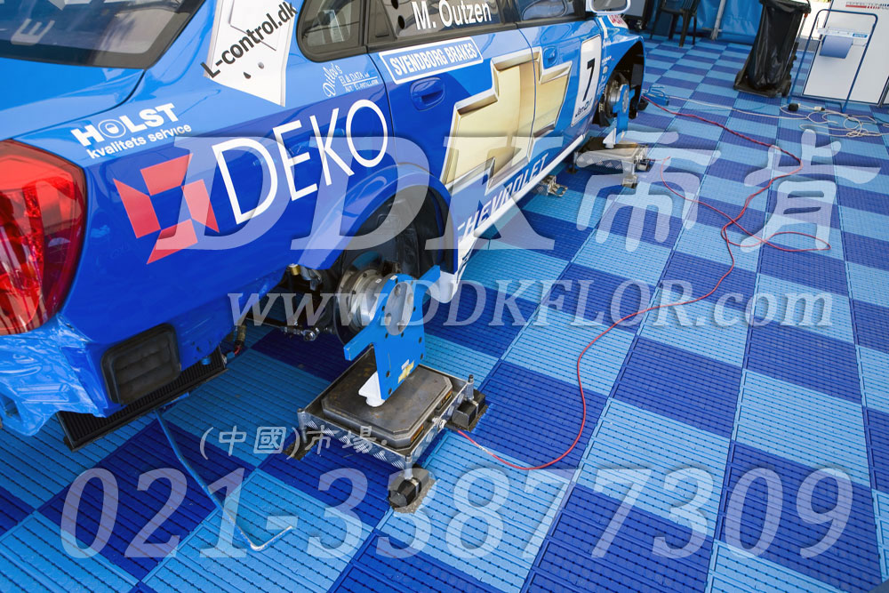 深藍+淺藍（1）_雪佛蘭汽車維修車間地板樣板圖片,帝肯(DDK)_7000_9979（維修車間地面材料）效果圖，pe戶外地板,pp防滑墊,塑料拼接地板,塑料拼裝地板,室外拼接地墊,室外鏤空拼裝地板,拼接地板,拼接式地墊,拼裝地墊,拼接式防滑墊,拼裝地板,拼裝地膠,模塊拼接式門墊,PVC拼接地墊,維修車間地板,車展地膠,車庫地板,車庫地墊,車庫地膠,車用防滑墊,車展地板,停車場防滑墊