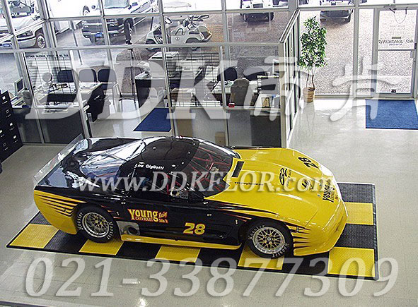黑黃相間_4S店汽車展示地面使用樣板圖片,帝肯(DDK)_3000_680(展會地板材料)效果圖 黑黃相間_4S店汽車展示地面使用樣板圖片,帝肯(DDK)_3000_680(展會地板材料)效果圖,會展地板,可拼接展會塑膠地板,展會地板,展會地膠,展廳塑料格柵,展廳展車地墊,展臺地板,展銷會專用地板,摩托車展臺,汽車4s店卡扣展示板,汽車展廳地墊,汽車展廳地板,汽車展臺,汽車展示地墊,車型展示板,車展地板,車展地膠,