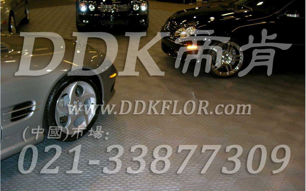 全灰色鋪裝_塑膠車庫地面樣板圖片,帝肯(DDK)_3000_C618(別墅車庫地面材料)效果圖 全灰色鋪裝_塑膠車庫地面樣板圖片,帝肯(DDK)_3000_C618(別墅車庫地面材料)效果圖,車庫pvc地板,車庫地坪,車庫地墊,車庫地板,車庫地膠,車庫塑料地毯,車庫塑膠地板,車庫防滑墊,車用防滑墊,別墅私家車庫裝修