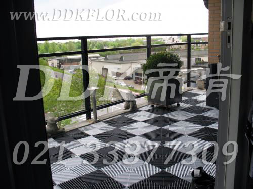 黑加白相拼_組合鋪裝_休閑陽臺裝多種顏色的地板樣板圖片,帝肯(DDK)_8100_T500（露天陽臺地面材料）效果圖,別墅陽臺地板,別墅陽臺裝修,室外陽臺地板,室外陽臺磚,室外露臺地磚,室外露臺裝修,舞臺地板,陽臺地板磚,陽臺地磚裝修,陽臺戶外地板,陽臺拼裝地板,陽臺裝修,露臺地板,露臺地磚,露臺地面裝修,露臺拼接地板,露臺花園裝修,露臺防滑地板,露臺防滑地磚,頂樓露臺裝修,室外生態地板,室外環保地板,室外防腐地板