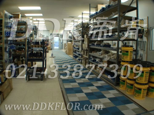 藍(lán)色+灰白色(1)_組合安裝_車間安全通道地面防滑材料樣板圖片,帝肯(DDK)_8100_9979(工廠地面材料)效果圖 藍(lán)色+灰白色(1)_組合安裝_車間安全通道地面防滑材料樣板圖片,帝肯(DDK)_8100_9979(工廠地面材料)效果圖,維修車間地板,車間塑料防滑墊,車間用地板膠,車間防滑地墊,車間防滑墊,車間防砸地板,車間地墊,通道防滑墊,安全通道用地板,倉(cāng)庫(kù)防潮地膠,地面防滑墊,塑膠防滑墊,塑膠防滑地墊,多功能移動(dòng)地板,室外地墊,室外地板膠,室外拼接地墊,室外防滑墊,室外防滑透水墊,工業(yè)走道地墊,工業(yè)耐油地墊,拼接式地墊,拼接地板,抗壓地墊,抗壓地板,模塊地板,排水地板,排水地墊,柵格地墊,拼裝地膠,拼裝地板,拼裝地墊,拼接式防滑墊,排水防滑墊,漏水地墊,漏水地膠,漏水防滑墊,甲板防滑墊,疏水板,疏水地墊,疏水防滑墊,疏水墊,網(wǎng)格地板,網(wǎng)格地墊,網(wǎng)格塑料地板墊,網(wǎng)格防滑墊,網(wǎng)格塑料墊,網(wǎng)狀防滑墊,耐壓地板,走廊地毯,走道地墊,耐磨地墊,耐油防滑墊,耐油防滑地墊,耐油耐水地墊,防潮地板磚,防潮地板,防潮地墊,防滑隔水墊,防潮板,防滑拼墊,防滑塑料地墊,透水防滑塑膠地墊,透水地板膠墊,透水地墊,隔水地板,隔水材料,耐重壓地板,耐重壓地墊,耐酸堿防腐蝕膠墊,耐磨地板,耐酸堿膠墊,耐酸堿地墊,耐酸堿pvc地板膠,耐磨防滑地板,耐磨地膠