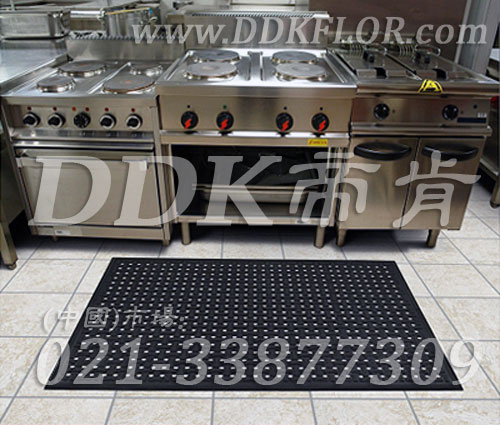 廚房地面可以鋪什么_黑色(2)樣板圖片,帝肯(DDK)_4700_798(廚房地面防滑鋪墊材)效果圖 廚房地面可以鋪什么_黑色(2)樣板圖片,帝肯(DDK)_4700_798(廚房地面防滑鋪墊材)效果圖,廚房地毯,廚房地膠,廚房防滑地墊,廚房防滑地毯,廚房防滑地磚,廚房防滑墊,廚房地墊,餐廳廚房專用地毯,餐廳防滑地墊,食堂專用防滑地毯,食堂用防滑地墊,食堂防滑墊