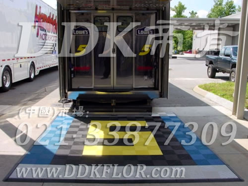 深灰藍黃色組合安裝(21)_戶外展覽展會活動銷售帳篷地面地板材料樣板圖片,帝肯(DDK)_8100_680(展覽地面地板材料)效果圖 深灰藍黃色組合安裝(21)_戶外展覽展會活動銷售帳篷地面地板材料樣板圖片,帝肯(DDK)_8100_680(展覽地面地板材料)效果圖,會展地板,可拼接展會塑膠地板,展會地板,展會地膠,展廳塑料格柵,展廳展車地墊,展臺地板,展銷會專用地板