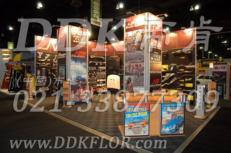 深灰組合安裝(26)_展覽展銷會展臺區地面地板鋪裝材料樣板圖片,帝肯(DDK)_8100_680(展覽地面地板材料)效果圖, 深灰組合安裝(26)_展覽展銷會展臺區地面地板鋪裝材料樣板圖片,帝肯(DDK)_8100_680(展覽地面地板材料)效果圖,會展地板,可拼接展會塑膠地板,展會地板,展會地膠,展廳塑料格柵,展廳展車地墊,展臺地板,展銷會專用地板