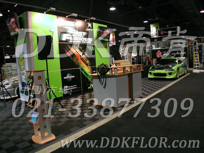 深灰組合安裝(34)_展覽展銷會產品展示發布區地面地板鋪裝材料樣板圖片,帝肯(DDK)_8100_680(展覽地面地板材料)效果圖, 深灰組合安裝(34)_展覽展銷會產品展示發布區地面地板鋪裝材料樣板圖片,帝肯(DDK)_8100_680(展覽地面地板材料)效果圖,會展地板,可拼接展會塑膠地板,展會地板,展會地膠,展廳塑料格柵,展廳展車地墊,展臺地板,展銷會專用地板