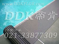 經典灰色_直條紋_游泳館池邊濾水防滑地毯(14)樣板圖片,帝肯(DDK)_1900_339(游泳池地面防滑材料)效果圖 經典灰色_直條紋_游泳館池邊濾水防滑地毯(14)樣板圖片,帝肯(DDK)_1900_339(游泳池地面防滑材料)效果圖,泳池地膠,泳池防滑地墊,泳池防滑地毯,游泳池防滑墊,游泳池防滑地膠,游泳池地墊,浴室pvc格柵地板,浴室地墊,浴室地板,浴室地板磚,浴室地毯,浴室地磚,浴室墊,浴室防滑地墊,浴室防滑地磚,浴室防滑地膠,浴室防滑墊,浴室防滑疏水磚,浴池防滑地墊,浴池防滑墊,衛生間地墊,衛生間防滑地毯,衛浴防滑墊,衛生間地板隔水墊,衛生間地膠,衛生間塑料地板,衛生間防水地墊,衛生間防水墊,衛生間防滑地墊,衛生間防滑墊,廁所防滑墊,洗浴防滑墊,淋浴房防滑墊