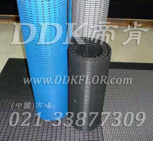 藍(lán)灰黑排水毯(1)樣板圖片,帝肯(DDK)_1900(Comfort|康福特)效果圖 藍(lán)灰黑排水毯(1)樣板圖片,帝肯(DDK)_1900(Comfort|康福特)效果圖,pvc防水地墊,pvc防滑卷材,z字型疏水墊,室外防水地板,塑膠透水地板,排水地墊,排水地板,排水防滑墊,泄水型地板磚,漏水地墊,漏水地膠,漏水橡膠墊,漏水防滑墊,疏水板,疏水墊,疏水型抗疲勞地墊,疏水地墊,疏水地席,疏水地毯,疏水防滑墊,疏水防滑地墊,疏水磚,耐油耐水地墊,透水地墊,透水地板膠墊,防水地墊,防水地毯,防水地膠墊,防水墊,防水防滑墊,防滑隔水墊,隔水地墊,隔水地板,隔水材料,工業(yè)耐油地墊,耐油地墊,耐油工業(yè)橡膠墊,耐油橡膠地墊,耐油膠墊,耐油橡膠墊,耐油防滑地墊,耐油防滑墊,重型防滑耐油墊,防油地墊,防油防滑墊,塑料防滑網(wǎng)格墊,塑料網(wǎng)格扳,塑料網(wǎng)格防滑地墊,工業(yè)用格柵地墊,柵格地墊,網(wǎng)格地墊,網(wǎng)格塑料地板墊,網(wǎng)格塑料墊,網(wǎng)格防滑墊,網(wǎng)格地板,防滑塑料網(wǎng)格,網(wǎng)孔地墊,網(wǎng)眼防滑,網(wǎng)狀防滑墊,網(wǎng)狀地毯