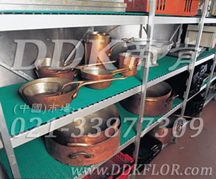 綠色_廚房器皿間層架防滑防護直紋網格毯（5）樣板圖片,帝肯(DDK)_1900_798（食堂餐廳廚房防滑材料）效果圖，臺墊,廚房地墊,廚房地毯,廚房地膠,廚房防滑地墊,廚房防滑地毯,廚房防滑地磚,廚房防滑墊,后廚用輸水墊,餐廳廚房專用地毯,餐廳防滑地墊,食堂專用防滑地毯,食堂用防滑地墊,食堂防滑墊,