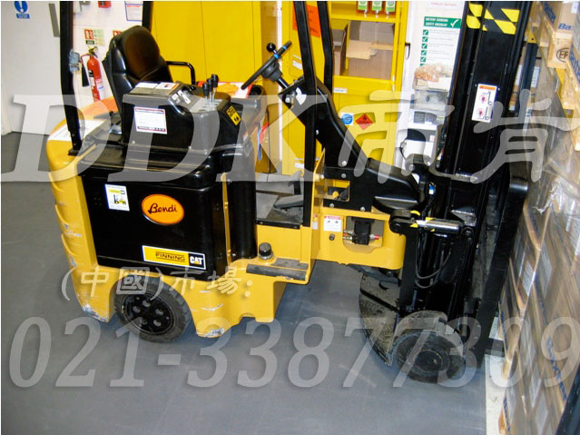 灰色地板_廠房倉庫重載裝卸區地面耐磨材料鋪裝樣板圖片,帝肯(DDK)_2000_9979(工業廠房車間地面材料)效果圖 灰色地板_廠房倉庫重載裝卸區地面耐磨材料鋪裝樣板圖片,帝肯(DDK)_2000_9979(工業廠房車間地面材料)效果圖,PVC拼接地墊,塑料拼接地板,塑料拼裝地板,拼裝地墊,拼接式防滑墊,拼接地板,拼裝地板,拼裝地膠,組合式地墊,工業地墊,工業地板,工業地板磚,工業地板膠,工業地板革,工業地毯,工業地磚,工業pvc地板 ,工業地膠,工業塑膠地板,工業橡膠地板,工業耐油地墊,工業走道地墊,工業防滑地墊,工業防滑墊,工廠地墊,工廠地板,工廠地板膠,工廠地毯,工廠地膠,工廠塑膠地板,工廠防滑墊,工廠用塑料地板,工廠防滑地墊,工廠車間地膠,工廠車間地板革,工廠走道地墊 ,工廠用橡膠地墊,耐油工業橡膠墊,pvc塑膠地墊,pvc塑膠地板,倉庫塑膠地板,廠房塑膠地板,圓點塑料橡膠地板-地毯-地墊,塑料地墊,塑料地板,塑料地板磚,塑料地板膠,塑料地板革,塑料地磚,塑膠地磚,塑料防滑墊,塑膠地板磚,塑膠防滑墊,塑膠防滑地墊,片材塑膠地板,車間塑膠地板,車間用地板膠,車間塑料防滑墊,車間防滑地墊,車間地墊,車間地板,車間防滑墊,車間防砸地板,鎖扣塑膠地板,過道地墊,過道地毯,防滑塑料地墊,防滑塑膠墊,維修車間地板,車間pvc地板,庫房地板,廠房地毯,廠房地板,廠房地膠,pvc活動地板,pvc橡膠地板,pvc塑膠鎖扣地板,pvc地膠,pvc地墊,pvc地板膠,pvc工業地板,pvc承重地板,pvc防滑地板,pvc防滑地膠,PVC防滑墊,pvc防滑地墊,互扣式地墊,鎖扣pvc地板,鎖扣地墊,銅錢紋地板膠-防滑地墊-地毯,銅錢紋防滑墊,過道防滑墊,安全通道用地板,安全地膠,安全地墊,安全橡膠地墊,安全防滑墊,實驗室地膠,辦公室地板,辦公室地板膠,叉車地墊,叉車地板,圓點橡膠地板,緩沖地墊,走道地墊,耐重壓地墊,耐重壓地板,聚氯乙烯地板,耐磨地板,耐磨地膠,耐磨防滑地板,車間地板磚,車間地膠墊 ,車間地面膠皮,防潮地板,防潮地墊,防潮地板磚,倉庫防潮地膠,倉庫地板,廠房防滑地膠,工業防滑地毯,耐壓地板,耐壓耐磨地毯,辦公室塑膠地板,辦公室地膠,地面保護墊,地面保護地毯,地面防滑墊,抗壓地墊,抗壓地板,凈化車間地板,無塵車間地板