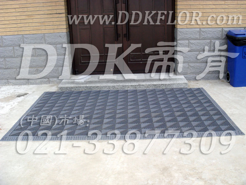 高級(jí)商用進(jìn)門腳墊（8）_經(jīng)典商務(wù)灰色樣板圖片,帝肯(DDK)_900_9000（LOTO|力拓）效果圖,三合一門口毯,三合一門墊,刮泥門墊,塑料門墊,大門腳墊,塑膠門墊,嵌入式門墊,廣告門墊,模塊拼接式門墊,橡膠門墊,腳墊門墊,自動(dòng)門地墊,進(jìn)門地墊,進(jìn)門腳墊,門前地墊,門前墊,門前毯,門前腳墊,門廳地墊,門廳地毯,門廳腳墊,門廳除塵地墊,門口地墊,門口地毯,門口地面除塵刷,門口腳墊,門口腳踏墊,門口防塵地墊,門墊地毯,門墊地墊,門墊,門口除塵地墊,門口防滑墊,門口防滑地膠,門口防滑地墊,門口防塵墊,門口防塵地毯,防滑門墊,除塵門墊,除雪門墊,防塵門墊,pvc拼接式除塵墊,三合一防塵地墊,三合一防塵墊,三合一除塵墊,入口防塵地墊,刮泥除塵地墊,吸水吸塵地墊,防塵地墊,防塵地毯,防塵地膠墊,防塵墊,防塵防污地墊,防塵防滑地墊,除塵地墊,防滑除塵地墊,除塵腳墊,除塵墊,除塵地膠,除塵地毯,刮泥地墊,入口防水地墊,入口防滑墊,出入口地墊,PVC拼接地墊,室外拼接地墊,拼裝地墊,拼接式防滑墊,拼接式地墊,拼裝地膠,組合式地墊,模塊地墊