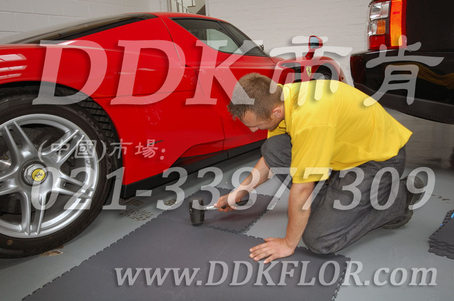 私家車庫裝修車庫地坪地面材料(11)_灰色平紋防滑表面車庫地板樣板圖片,帝肯(DDK)_2000_C618(地下車庫地面材料)效果圖 私家車庫裝修車庫地坪地面材料(11)_灰色平紋防滑表面車庫地板樣板圖片,帝肯(DDK)_2000_C618(地下車庫地面材料)效果圖,別墅私家車庫裝修,車庫pvc地板,車庫地坪,車庫地墊,車庫地板,車庫地膠,車庫塑料地毯,車庫塑膠地板,車庫防滑墊,停車場防滑墊
