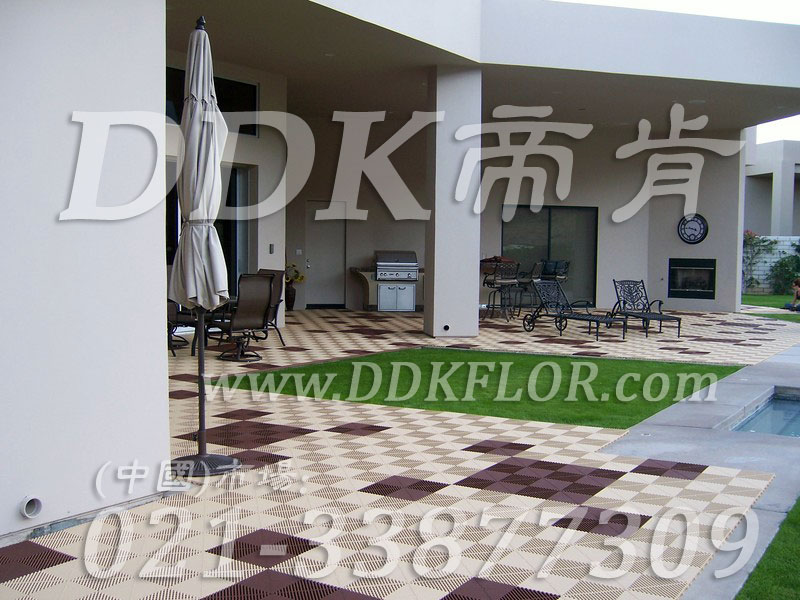 休閑餐廳門口地面防水防滑地磚_卡其色加咖啡色相拼樣板圖片,帝肯(DDK)_8100_T500(露天陽臺地面材料)效果圖 休閑餐廳門口地面防水防滑地磚_卡其色加咖啡色相拼樣板圖片,帝肯(DDK)_8100_T500(露天陽臺地面材料)效果圖,門口防滑地墊,門口防滑地膠,門口防滑墊,門墊,防滑門墊,室外地墊,室外地磚,室外地膠,室外塑料地板,室外拼接地墊,室外環(huán)保地板,室外生態(tài)地板,室外花園地磚,室外鏤空拼裝地板,室外防水地板,室外防滑地墊,室外防滑墊,室外防滑透水墊,室外防腐地板,室外陽臺地板,室外陽臺磚,室外露臺地磚,戶外地墊,戶外地板,戶外地磚,戶外地膠,戶外塑料地板,戶外花園地板,戶外花園地磚,戶外防滑墊,陽臺戶外地板,花園戶外地板,pe戶外地板,pvc戶外地板,塑料戶外地板,