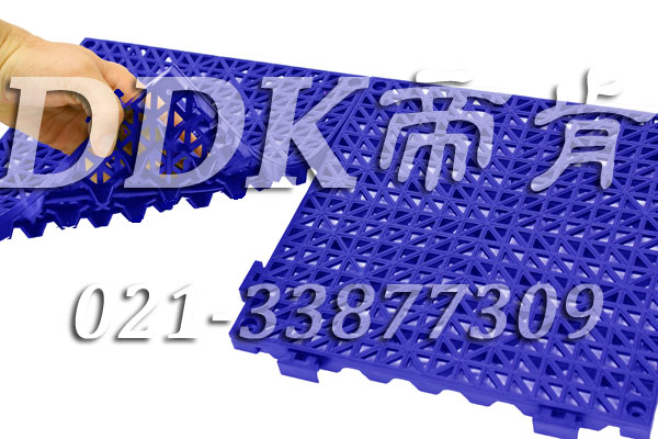 工業藍顏色_漏空型耐油防滑地面鋪設材料30*30cm樣板圖片,帝肯(DDK)_8300(SMX|世勁)效果圖 工業藍顏色_漏空型耐油防滑地面鋪設材料30*30cm樣板圖片,帝肯(DDK)_8300(SMX|世勁)效果圖,塑料防滑網格墊,塑料網格防滑地墊,塑料網格扳,網格塑料墊,網格地墊,網格地板,網格防滑墊,網格塑料地板墊,防滑塑料網格,網孔地墊,室外拼接地墊,拼裝地墊,拼接式地墊,拼接式防滑墊,防滑拼墊,PVC拼接地墊,室外鏤空拼裝地板,籃球場地拼裝地板,漏水防滑墊,漏水地膠,漏水地墊,漏水橡膠墊,透水地墊,防水地墊,防水地毯,防水墊,防水地膠墊,防水防滑墊,隔水地墊,隔水地板,隔水材料,耐油耐水地墊,疏水墊,疏水性材料,疏水磚,疏水防滑地墊,疏水防滑墊,疏水板,塑料膠墊,pvc防水地墊,z字型疏水墊,衛生間防水地墊,衛生間防水墊,衛生間地板隔水墊,排水地墊,排水地板,排水防滑墊,泄水型地板磚,透水防滑塑膠地墊,防滑隔水墊,防潮地墊,pvc防滑地膠,PVC防滑墊,pvc地墊,pvc地膠