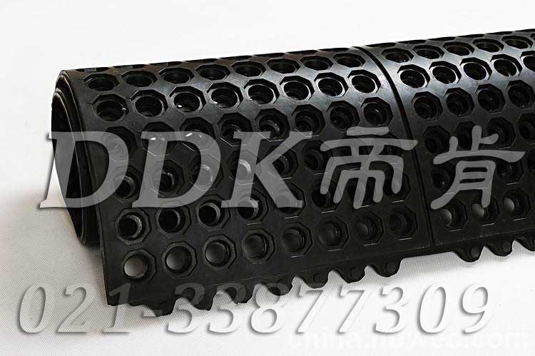 黑色有孔防滑疏水防震防護(hù)膠墊樣板圖片,帝肯(DDK)_4800_MD900X900(Rmaid900X900|樂(lè)美達(dá))效果圖 黑色有孔防滑疏水防震防護(hù)膠墊樣板圖片,帝肯(DDK)_4800_MD900X900(Rmaid900X900|樂(lè)美達(dá))效果圖,減震橡膠墊,多孔橡膠墊,安全橡膠地墊,工廠用橡膠地墊,橡膠地毯,橡膠彈性地墊,橡膠腳墊,橡膠防滑地墊,橡膠防滑墊,漏水橡膠墊,耐油工業(yè)橡膠墊,耐油橡膠地墊,耐油橡膠墊,船用橡膠墊,船用橡膠防滑墊,車間橡膠墊,防滑橡膠地墊,防滑橡膠墊,預(yù)制型橡膠卷材,衛(wèi)生間防水墊,衛(wèi)生間防水地墊,廚房疏水材料,衛(wèi)生間地板隔水墊,室外防滑透水墊,排水地墊,漏水地墊,漏水地膠,泄水型地板磚,疏水墊,疏水性材料,疏水型抗疲勞地墊,疏水地膠,疏水地毯,疏水地席,疏水地墊,疏水磚,疏水防滑地墊,透水地墊,防水地墊,防滑隔水墊,防水防滑墊,防水墊,防水地膠墊,防水地毯,隔水地墊,隔水材料,茶水間防滑地墊,排水防滑墊,多孔防滑地墊,帶孔防滑墊,網(wǎng)孔地墊,戶外網(wǎng)狀橡膠墊,網(wǎng)格地墊,網(wǎng)格防滑墊,網(wǎng)狀防滑墊,網(wǎng)眼防滑