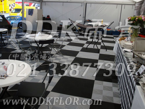 大型戶外活動休息區用臨時地面拼裝式地板鋪設實景_黑色與白色組合可移動地板樣板圖片,帝肯(DDK)_8100_600(戶外活動用帳篷地面材料)效果圖 大型戶外活動休息區用臨時地面拼裝式地板鋪設實景_黑色與白色組合可移動地板樣板圖片,帝肯(DDK)_8100_600(戶外活動用帳篷地面材料)效果圖,帳篷地墊,帳篷地毯,帳篷地膠