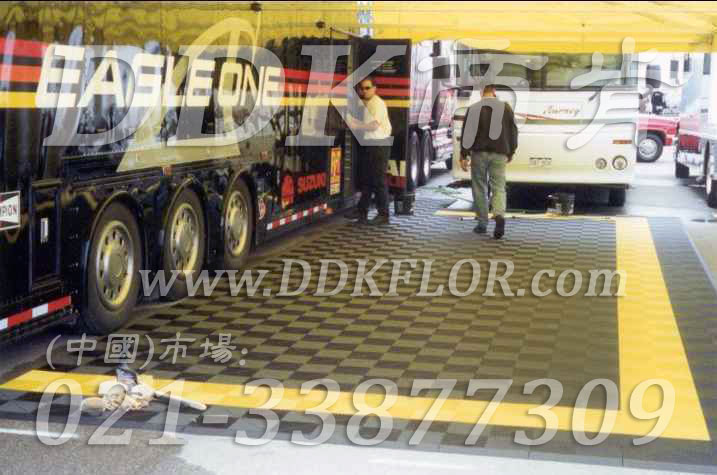 蓮花公司Eagle車展活動區室外地面防油防滑抗壓型展會專用地板實景_鐳射灰配黃色警示效果樣板圖片,帝肯(DDK)_8100_600(戶外活動用帳篷地面材料)效果圖 蓮花公司Eagle車展活動區室外地面防油防滑抗壓型展會專用地板實景_鐳射灰配黃色警示效果樣板圖片,帝肯(DDK)_8100_600(戶外活動用帳篷地面材料)效果圖,車展地膠,車展地板,可拼接展會塑膠地板