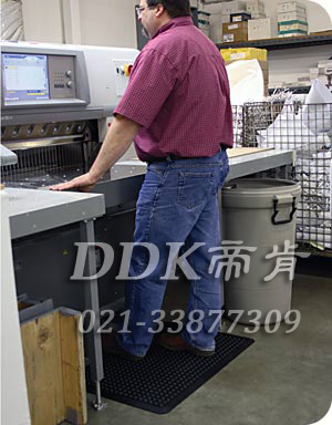 儀表操作臺工人站立防止疲勞用鋪設地墊圖例_單立人球形防滑凸起表面黑色耐用型抗疲勞地墊樣板圖片,帝肯(DDK)_FX510（Ergo|無限）效果圖，工業抗疲勞地墊,工業抗疲勞防滑墊,抗疲勞墊,抗疲勞腳墊,經濟型抗疲勞地墊,防疲勞地墊,防疲勞腳墊,防疲勞墊,防疲勞地膠