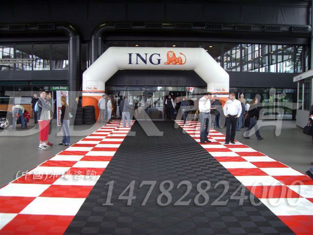 【大廳室外塑料地墊】大樓門口入口地面防滑用拼裝型通道地墊_灰紅白組合效果樣板圖片,帝肯(DDK)_8100_900(大門入口防滑墊)效果圖 【大廳室外塑料地墊】大廳門口入口地面防滑用拼裝型室外塑料地墊_灰紅白組合效果樣板圖片,帝肯(DDK)_8100_900(大門入口防滑墊)效果圖,通道防滑墊,通道地毯,拼裝地墊,拼裝地膠,室外防滑地墊,門口防滑地墊