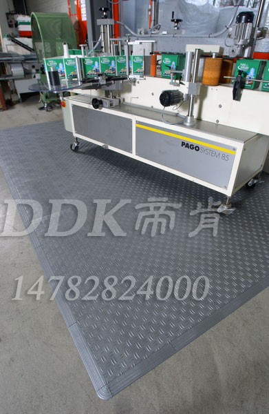 【耐壓地面保護板】銀灰色模塊組合型耐壓地面保護板樣板圖片,帝肯(DDK)_3000_9979(工廠用耐酸堿耐磨防油地面磚)效果圖 【耐壓地面保護板】銀灰色模塊組合型耐壓地面保護板樣板圖片,帝肯(DDK)_3000_9979(工廠用耐酸堿耐磨防油地面磚)效果圖,地磚保護材料,工廠車間地坪保護地板,車間地板防護墊,地面防護材料