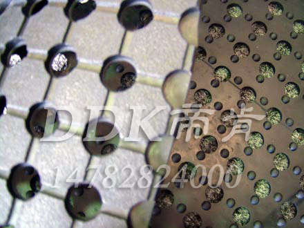 耐磨抗壓多孔橡膠材質地毯_黑色樣板圖片,帝肯(DDK)_4500_222(室外草坪走道鋪設材料)效果圖 耐磨抗壓多孔橡膠材質地毯_黑色樣板圖片,帝肯(DDK)_4500_222(室外草坪走道鋪設材料)效果圖,帶孔防滑墊,多孔橡膠墊,多孔防滑地墊