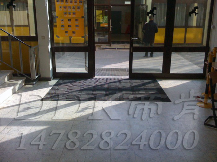 【內嵌式防塵地墊】模塊內嵌式刮沙除塵地墊樣板圖片,帝肯(DDK)_3MD9300(曼達)效果圖 【內嵌式防塵地墊】模塊內嵌式刮沙除塵地墊樣板圖片,帝肯(DDK)_3MD9300(曼達)效果圖,嵌入式門墊,模塊地墊,拼接式地墊,組合式地墊,刮泥門墊,腳墊門墊,進門腳墊,門口腳踏墊,門廳地墊,門廳地毯,門廳腳墊,門廳除塵地墊,除塵門墊,門口除塵地墊,防塵門墊