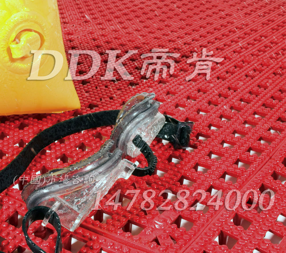 【泳池地板膠】紅色效果小圓柱止滑表面的輸水型泳池地板膠樣板圖片,帝肯(DDK)_8800_339(泳池大理石地面防滑材料)效果圖 【泳池地板膠】紅色效果小圓柱止滑表面的輸水型泳池地板膠樣板圖片,帝肯(DDK)_8800_339(泳池大理石地面防滑材料)效果圖,泳池地膠,泳池防滑地墊,泳池防滑地毯,游泳池地墊,游泳池防滑地膠,游泳池防滑墊,游泳館防滑墊