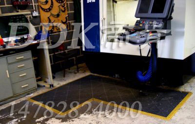 【工業防滑墊】操作臺旁用工業防滑墊樣板圖片,帝肯(DDK)_8800_9979(工業廠房腳墊材料)效果圖 【工業防滑墊】操作臺旁用工業防滑墊樣板圖片,帝肯(DDK)_8800_9979(工業廠房腳墊材料)效果圖,安全地墊,工廠車間地膠,車間地膠墊,車間地毯,車間地貼,車間塑料防滑墊,車間橡膠墊,車間防滑地墊,車間防滑墊,工業地墊,工業地膠,工業用格柵地墊,工業耐油地墊,工業腳墊,工業防滑地墊,工業地毯,工業防滑墊,工廠地墊,工廠地毯,工廠腳墊,工廠防滑地墊,工廠防滑墊,工業防滑地毯,耐油工業橡膠墊,廠房防滑地膠