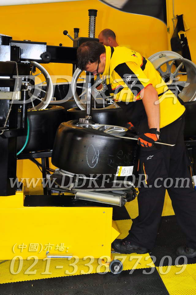 黃加黑維修區(qū)專用耐壓地膠樣板圖片,帝肯(DDK)_8100_6008(賽車P房帳篷地板)效果圖 黃加黑維修區(qū)專用耐壓地膠樣板圖片,帝肯(DDK)_8100_6008(賽車P房帳篷地板)效果圖,汽車維修車間用地板,維修車間地板