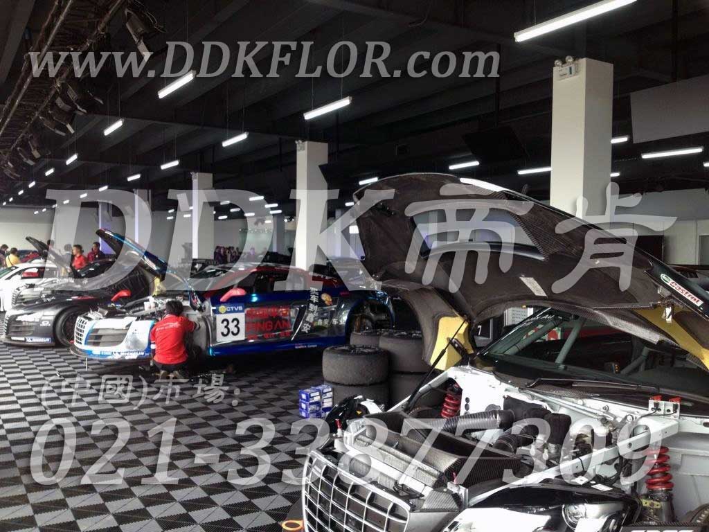 深灰色汽車修理間拼裝地板樣板圖片,帝肯(DDK)_8100_6008(賽車P房帳篷地板)效果圖 深灰色汽車修理間拼裝地板樣板圖片,帝肯(DDK)_8100_6008(賽車P房帳篷地板)效果圖,汽車維修車間用地板,維修車間地板