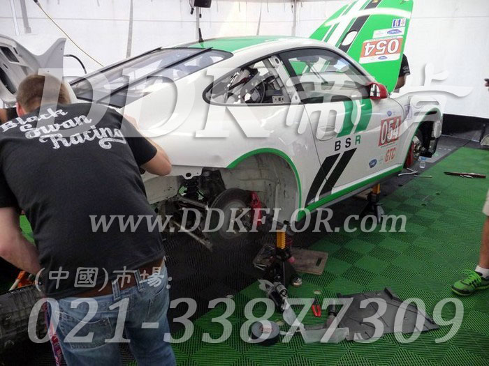 20綠色定制款賽車維修間地面拼裝地板樣板圖片,帝肯(DDK)_8100_6008(賽車P房帳篷地板)效果圖 20綠色定制款賽車維修間地面拼裝地板樣板圖片,帝肯(DDK)_8100_6008(賽車P房帳篷地板)效果圖,帳篷地膠