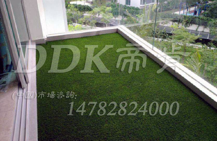 【陽臺用什么地毯?】綠色仿真陽臺地毯樣板圖片,帝肯(DDK)_6200(Green|歌林)效果圖 【陽臺用什么地毯?】綠色仿真陽臺地毯樣板圖片,帝肯(DDK)_6200(Green|歌林)效果圖,陽臺裝修,陽臺地磚裝修,人造草坪,戶外塑料草坪,露臺草坪,綠草地墊,草坪地毯