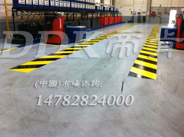 高品質(zhì)的耐磨車間斑馬線帶背膠 寬度和長度可定制 高品質(zhì)的耐磨車間斑馬線帶背膠 寬度和長度可定制 ,地面標線警示膠帶黃色,地面劃線膠帶,地面材料鋪裝方法問答,地面打滑措施100條,耐叉車碾壓劃線工業(yè)警示膠帶,100個工廠地面問題how