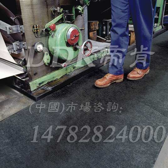 烤漆車間耐油地毯防污染地墊 深灰色耐臟腳墊 工廠通道防滑去腳印地毯 烤漆車間耐油地毯防污染地墊 深灰色耐臟腳墊 工廠通道防滑去腳印地毯 ,車間地毯,車間防滑地墊,車間地墊,地面防滑墊,地面防護材料,工業(yè)防滑地毯,工廠腳墊,工廠防滑地墊,工廠地毯,走廊地毯,走道地墊,走道地毯,走道墊,防油防滑墊,防滲地毯,防塵防污地墊,防酸堿膠墊,防污地毯
