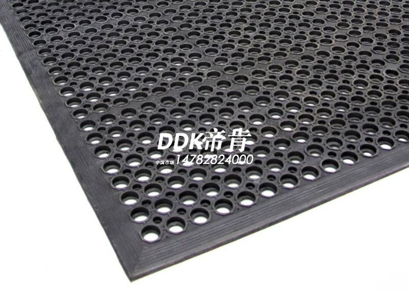 案例:利用圓孔橡膠墊碎屑收集墊增強(qiáng)地面整潔及安全 圓孔橡膠墊碎屑收集墊,多空橡膠墊,防滑橡膠墊,90 厘米X150 厘米防滑地墊,橡膠抗疲勞地墊