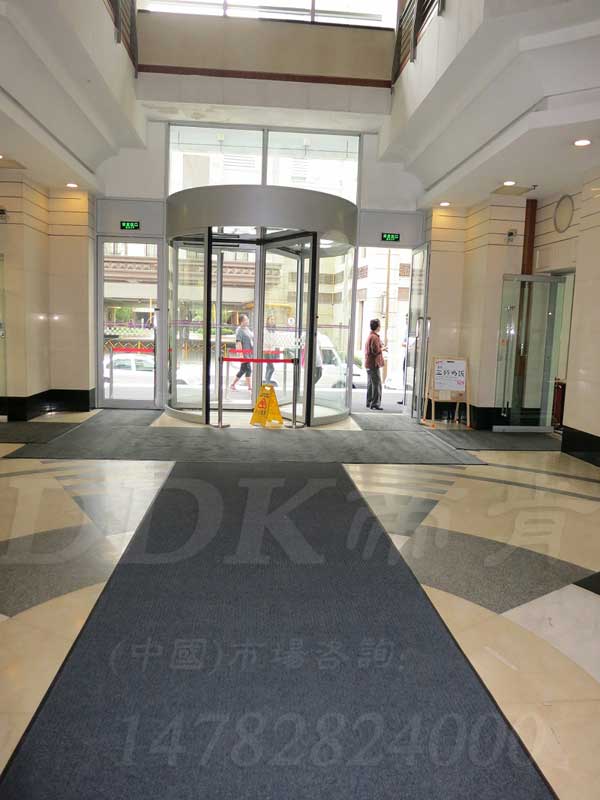 辦公樓門廳通道防塵地毯 經濟型條紋防塵墊深灰色PVC防滑底背 (三條紋及雙條紋可選) 吸塵地毯,吸水吸塵地墊,吸水地墊,吸水地毯,吸水門墊,吸濕墊,三合一防塵地墊,入口防塵地墊,三合一除塵墊,門廳除塵地墊,門口防塵地墊,門口防塵地毯,門口防塵墊,防塵地墊,防塵地毯,防塵地膠墊,門口地面除塵刷,防塵墊,門口除塵地墊,防塵防污地墊,防塵門墊,除塵地墊,除塵地毯,除塵地膠,除塵墊,除塵腳墊,除塵門墊,防滑除塵地墊,防塵防滑地墊